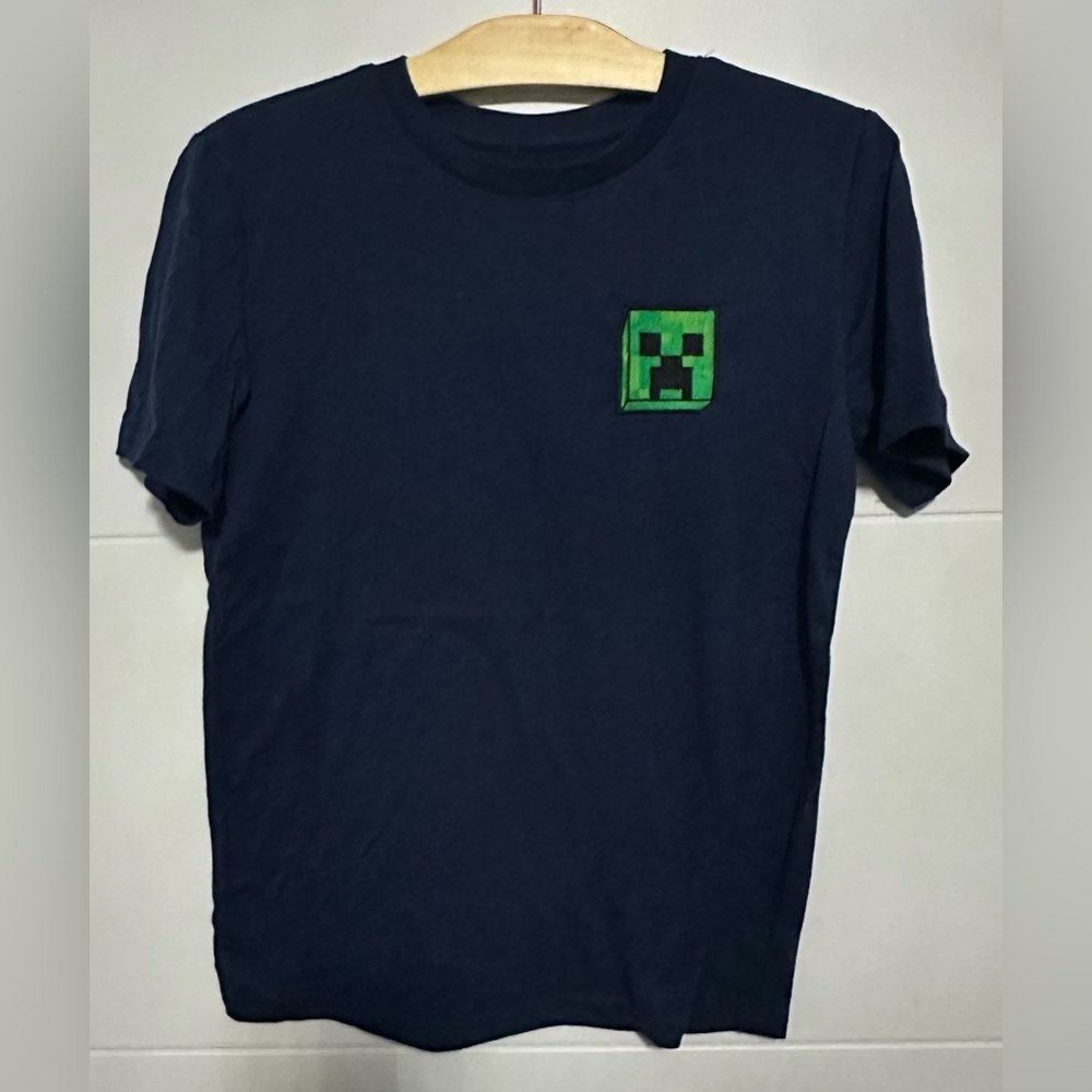 🎁Youth Short Sleeve Shirt- Size Large🎁